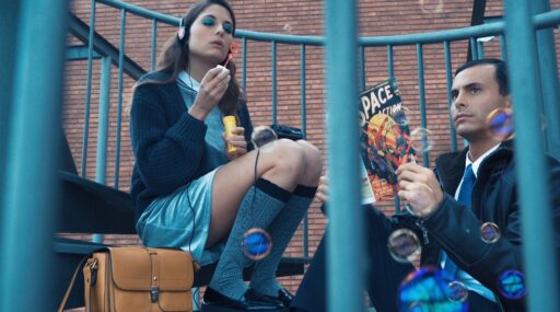 LA CHICA DEL EXTRAÑO SECRETO